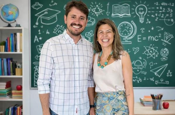 O prefeito Thalles Tomazelli e a secretária municipal de Educação, Silvia Freire (Foto:Assessoria)